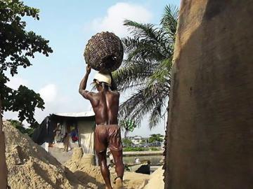 Lagos Sand Merchants (Karimah Ashadu, 2013)